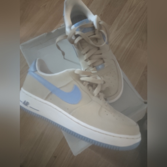 Nike air size 7y suede baby blue and beige women's - Picture 6 of 6